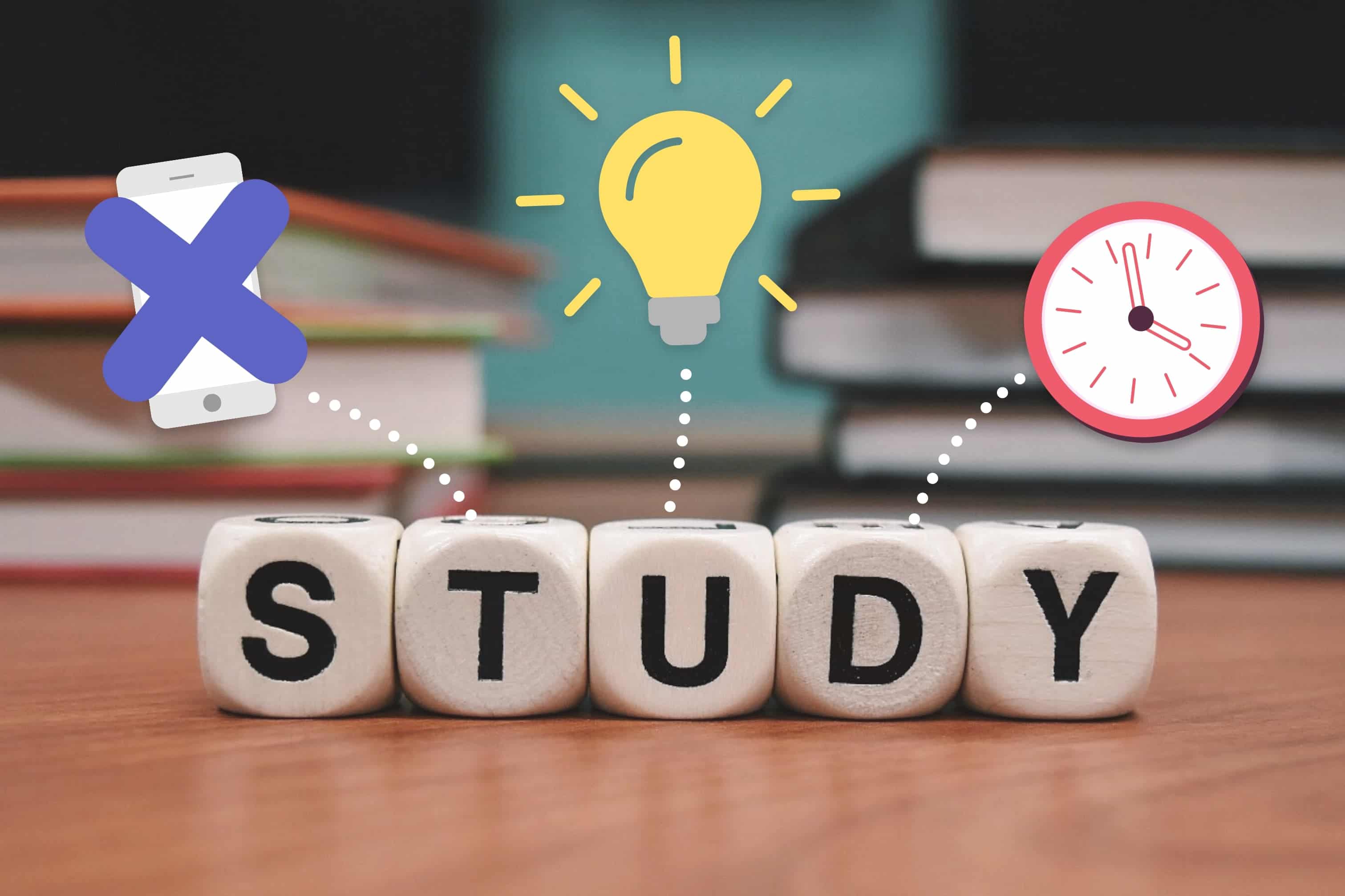 Cinque dadi appoggiati sopra un tavolo formano la parola Study. Sopra i dadi, disegnati, vi sono un orologio, una lampadina e un cellulare con una croce viole sopra.